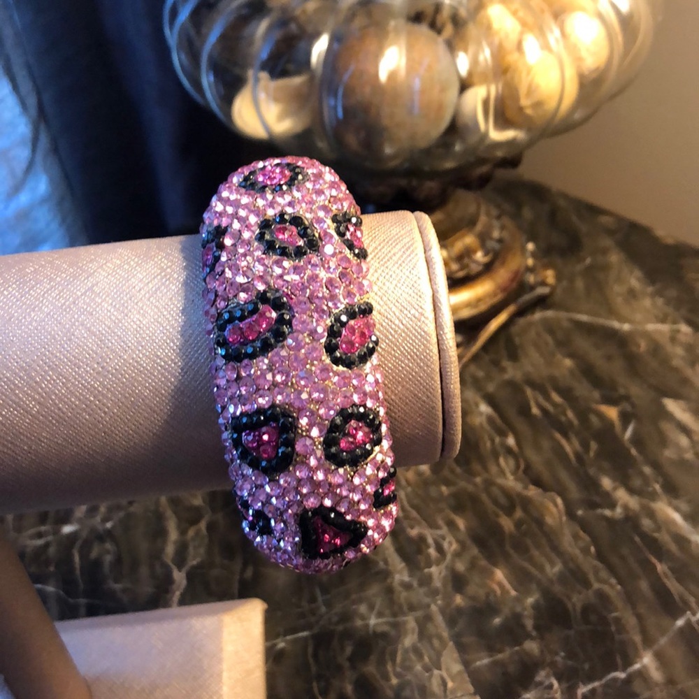 Gold tone bracelet